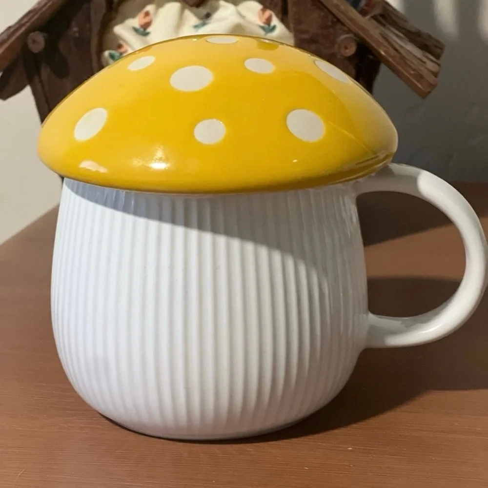 World Market Mushroom Lidded Ceramic Coffee Tea Mug Yellow White Polka Dot NWT